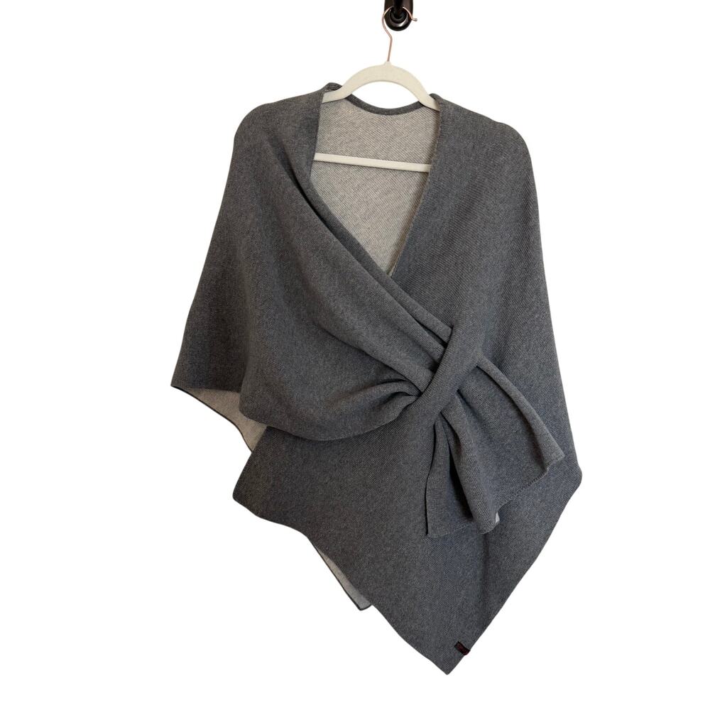 Cashmere Made in Italy Curling Poncho One Size